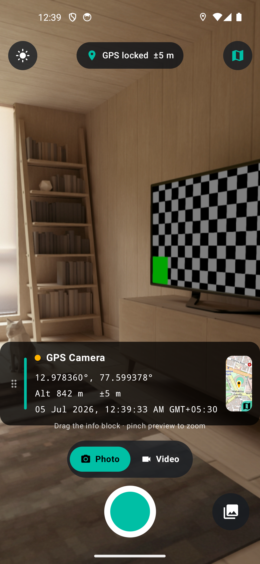 Viewfinder with live map